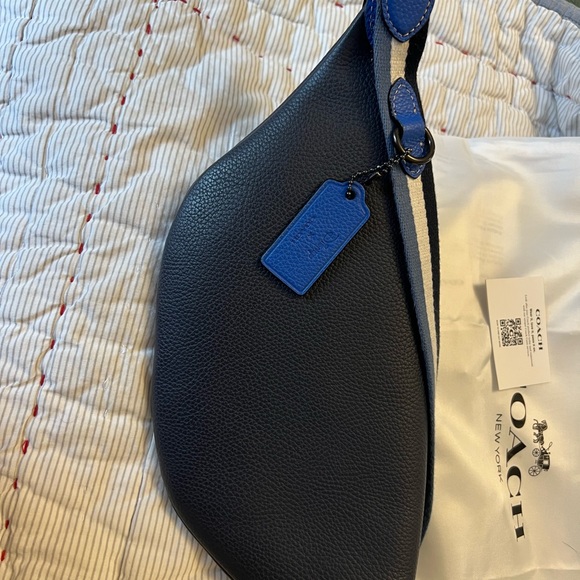 Disney Coach New without tags navy blue belt bag with a dust bag - Picture 4 of 5